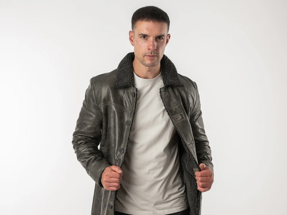 Geacă de iarnă din piele Mauritius Appalacho vintage brown, purtată de model