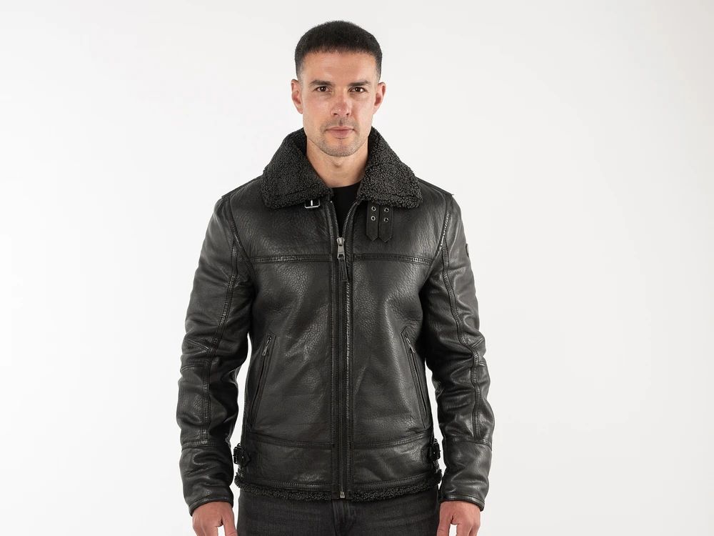 Geacă de iarnă din piele Mauritius Arcticon vintage black, purtată de model
