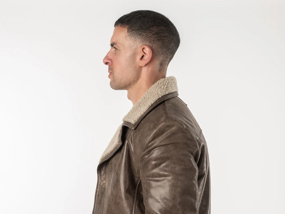 Geacă de iarnă din piele Mauritius Brotch vintage brown, purtată de model