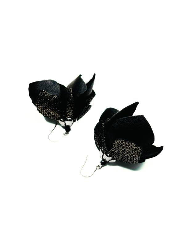 Cercei Handmade din Piele Naturala Negru-Gri Afrodita – Cercei — fotografia 1