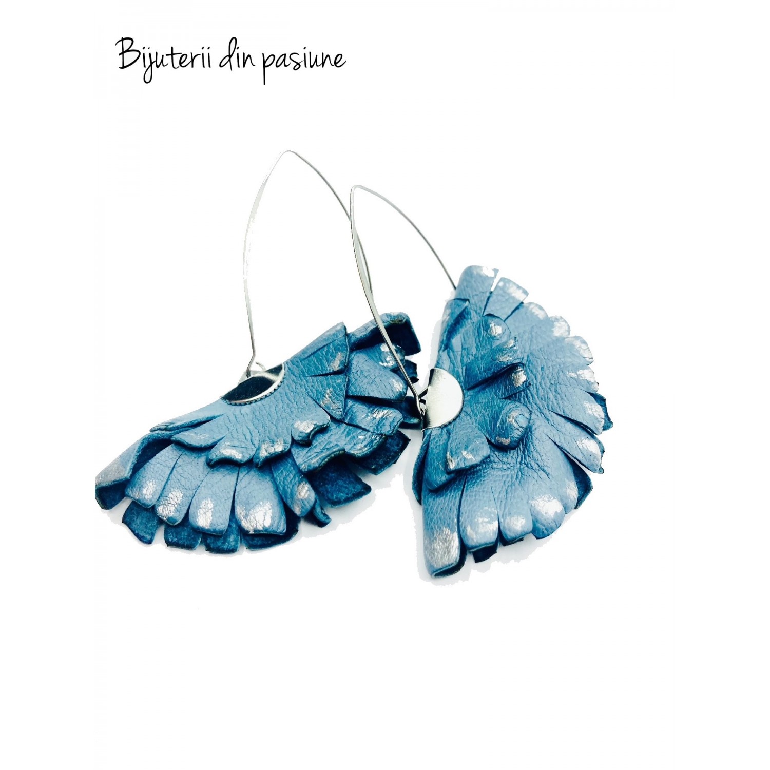 Cercei Handmade din Piele Naturala Albastru Deschis Boema – Cercei