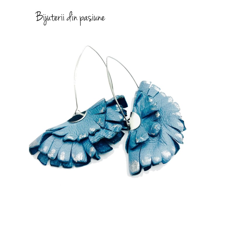 Cercei Handmade din Piele Naturala Albastru Deschis Boema – Cercei