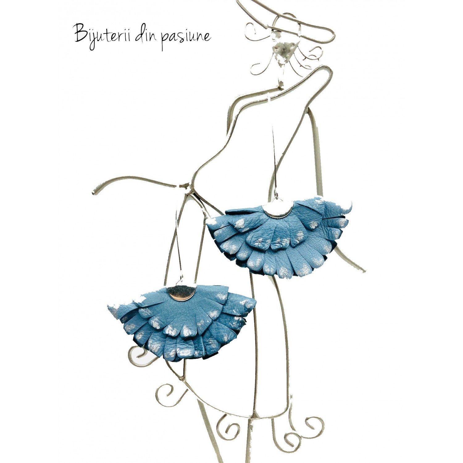 Cercei Handmade din Piele Naturala Albastru Deschis Boema – Cercei