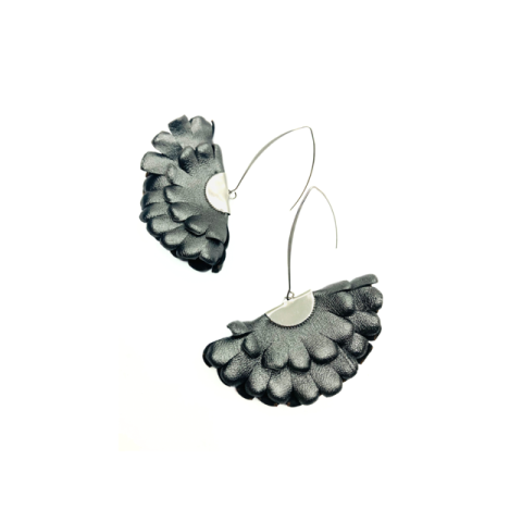 Cercei Handmade din Piele Naturala Gri lucios Boema – Cercei