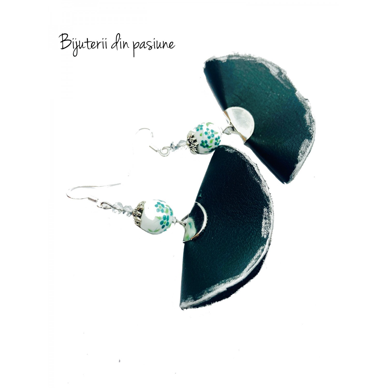 Cercei Handmade din Piele Naturala Verde Dancing Doll 01 – Cercei Cercei Handmade din Piele Naturala Verde Dancing Doll 01 – Cercei