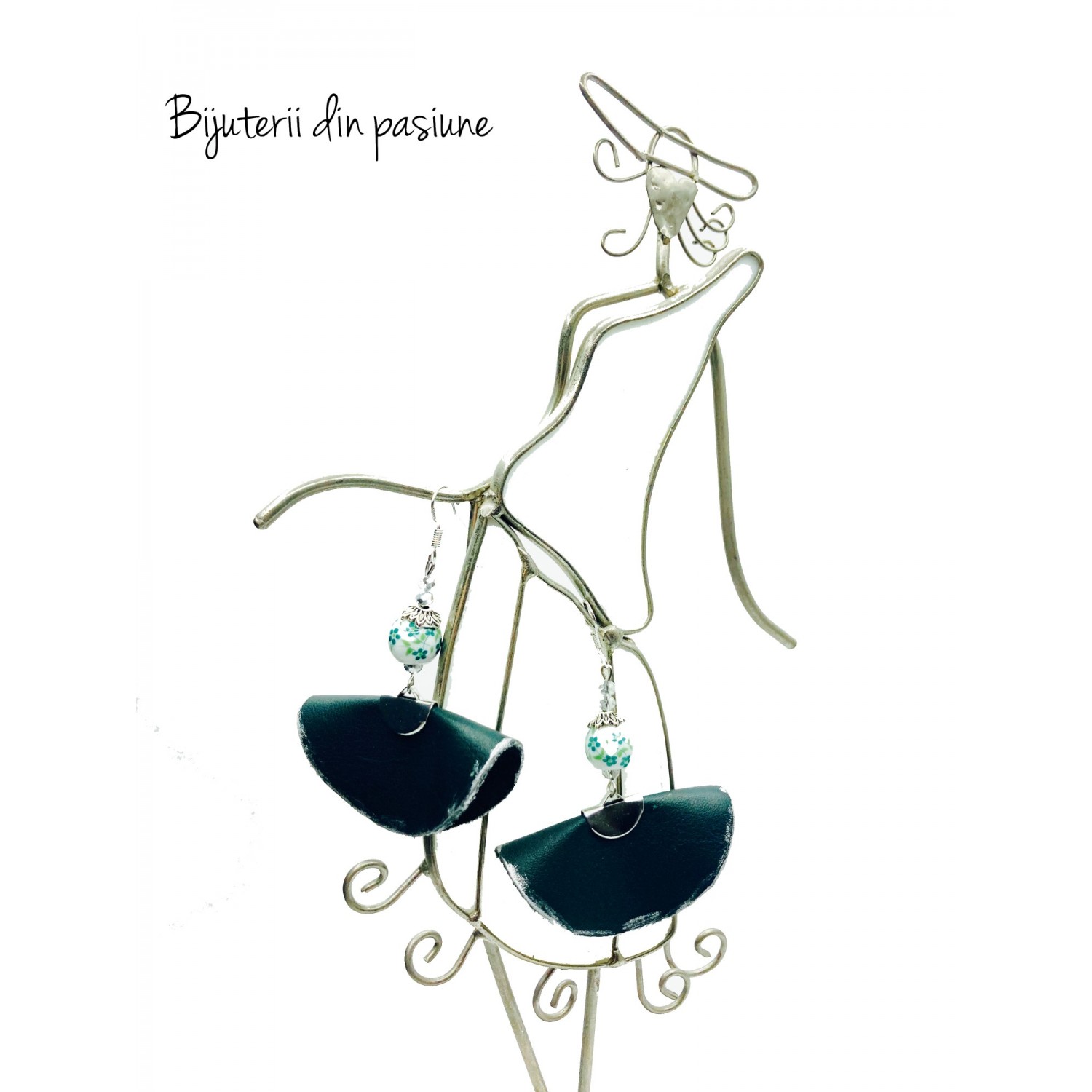 Cercei Handmade din Piele Naturala Verde Dancing Doll 01 – Cercei Cercei Handmade din Piele Naturala Verde Dancing Doll 01 – Cercei