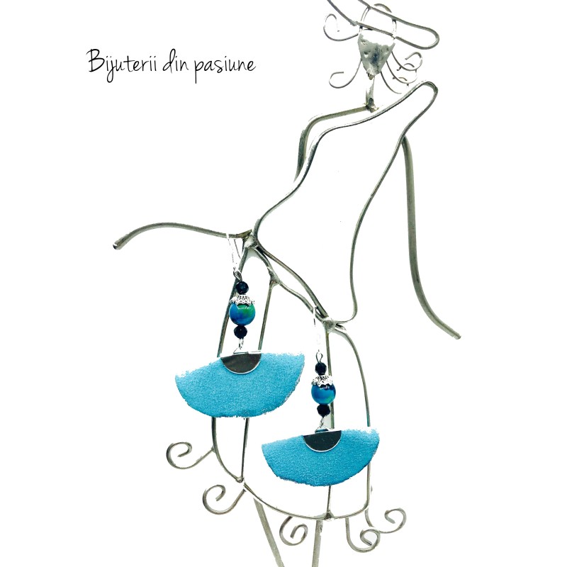 Cercei Handmade din Piele intoarsa Turcoaz Dancing Doll – Cercei