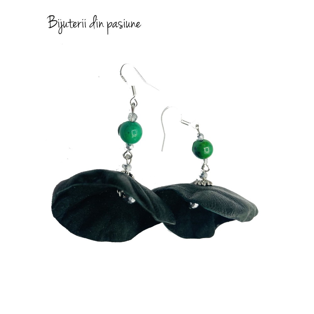 Cercei Handmade din Piele Naturala Verde Dancing Doll Cercei Handmade din Piele Naturala Verde Dancing Doll - readytowear.ro