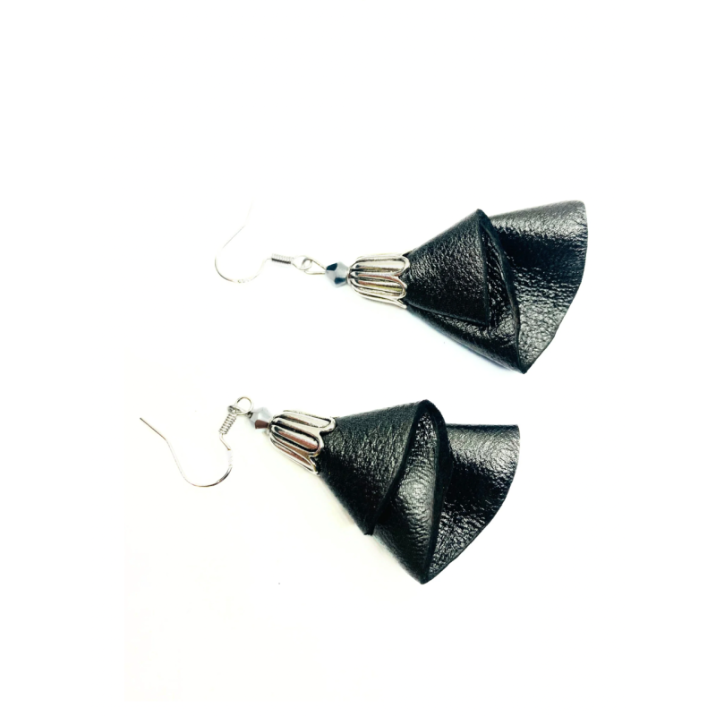 Cercei Handmade din Piele Naturala Gri Twisty – Cercei