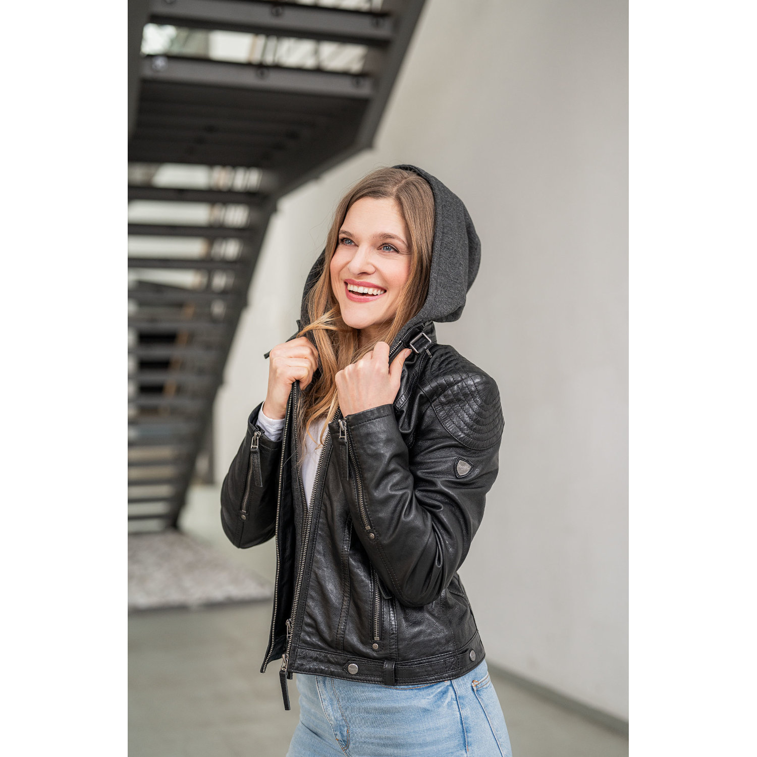 geaca de piele dama neagra Mauritius Cacey cu gluga detasabila model biker