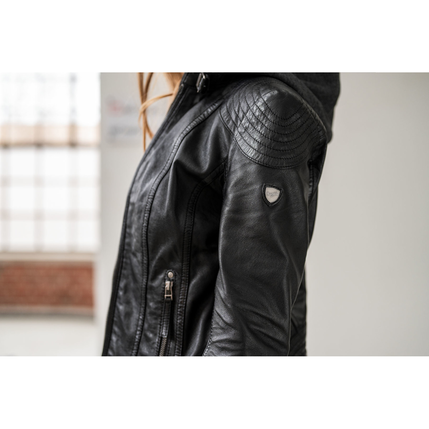 geaca de piele dama neagra Mauritius Cacey cu gluga detasabila model biker