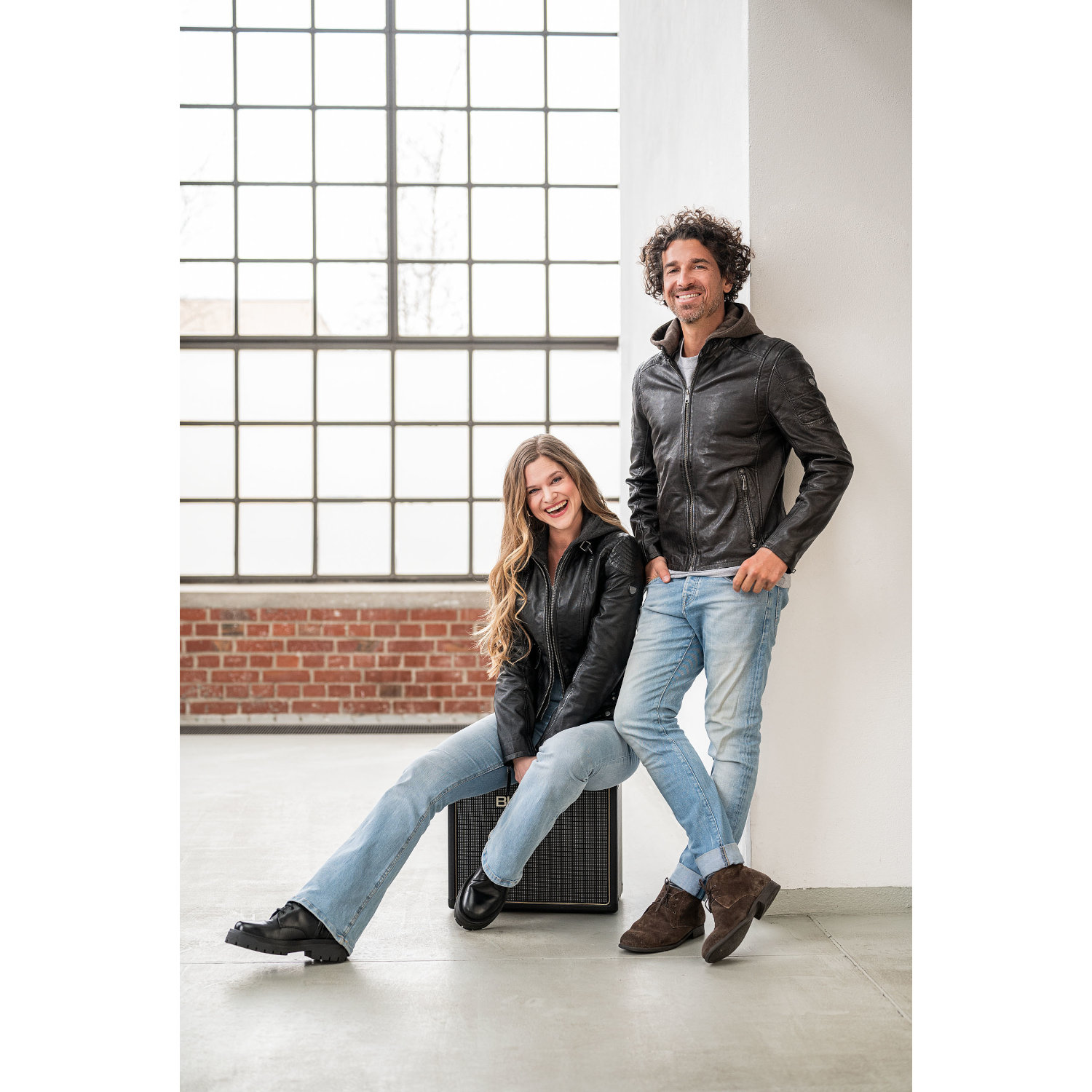 geaca de piele dama neagra Mauritius Cacey cu gluga detasabila model biker