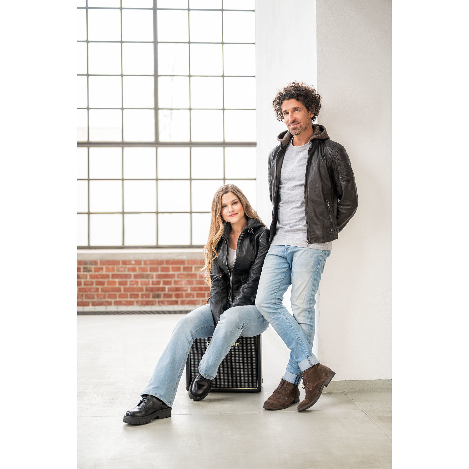geaca de piele dama neagra Mauritius Cacey cu gluga detasabila model biker