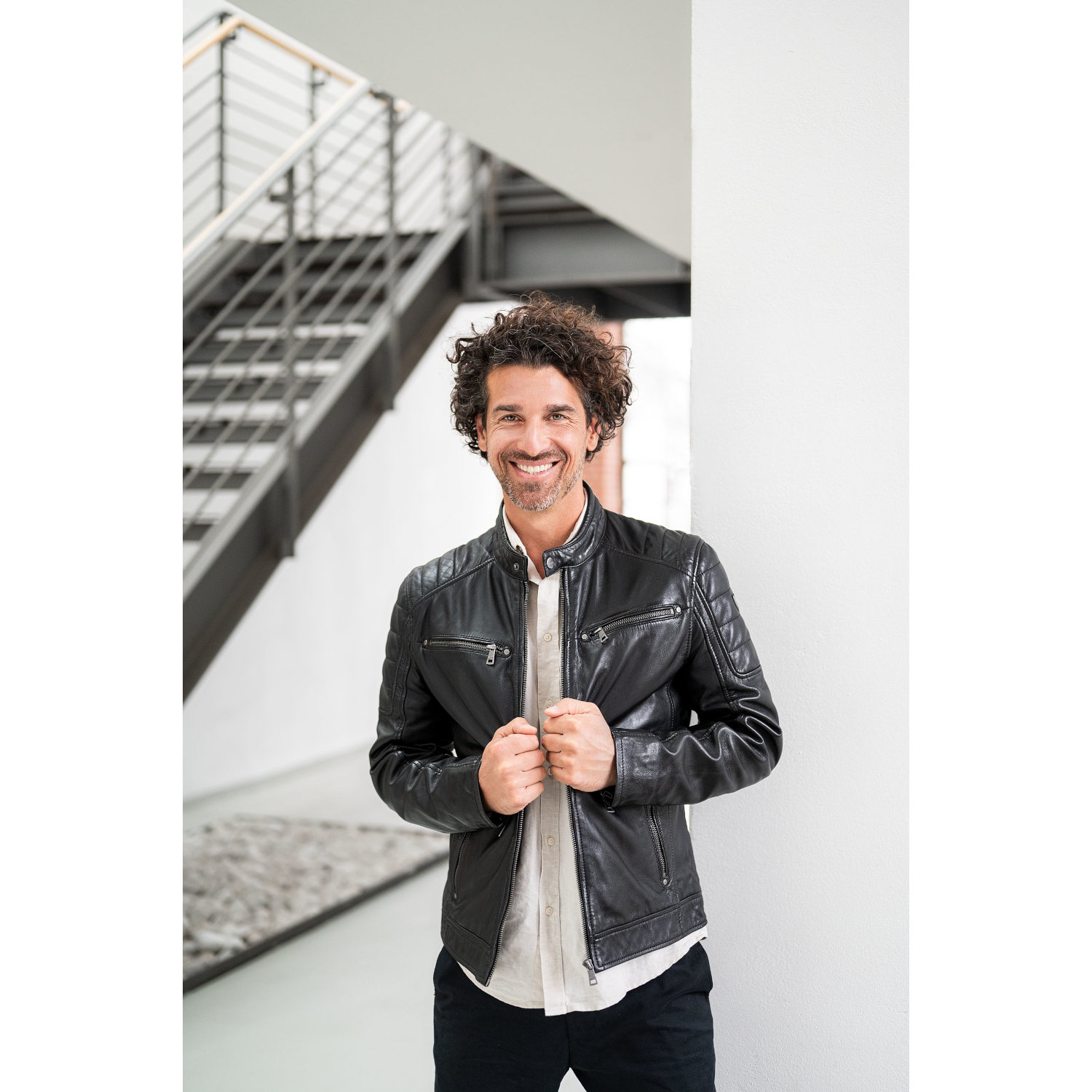 geaca de piele barbati mauritius gbderry neagra model biker