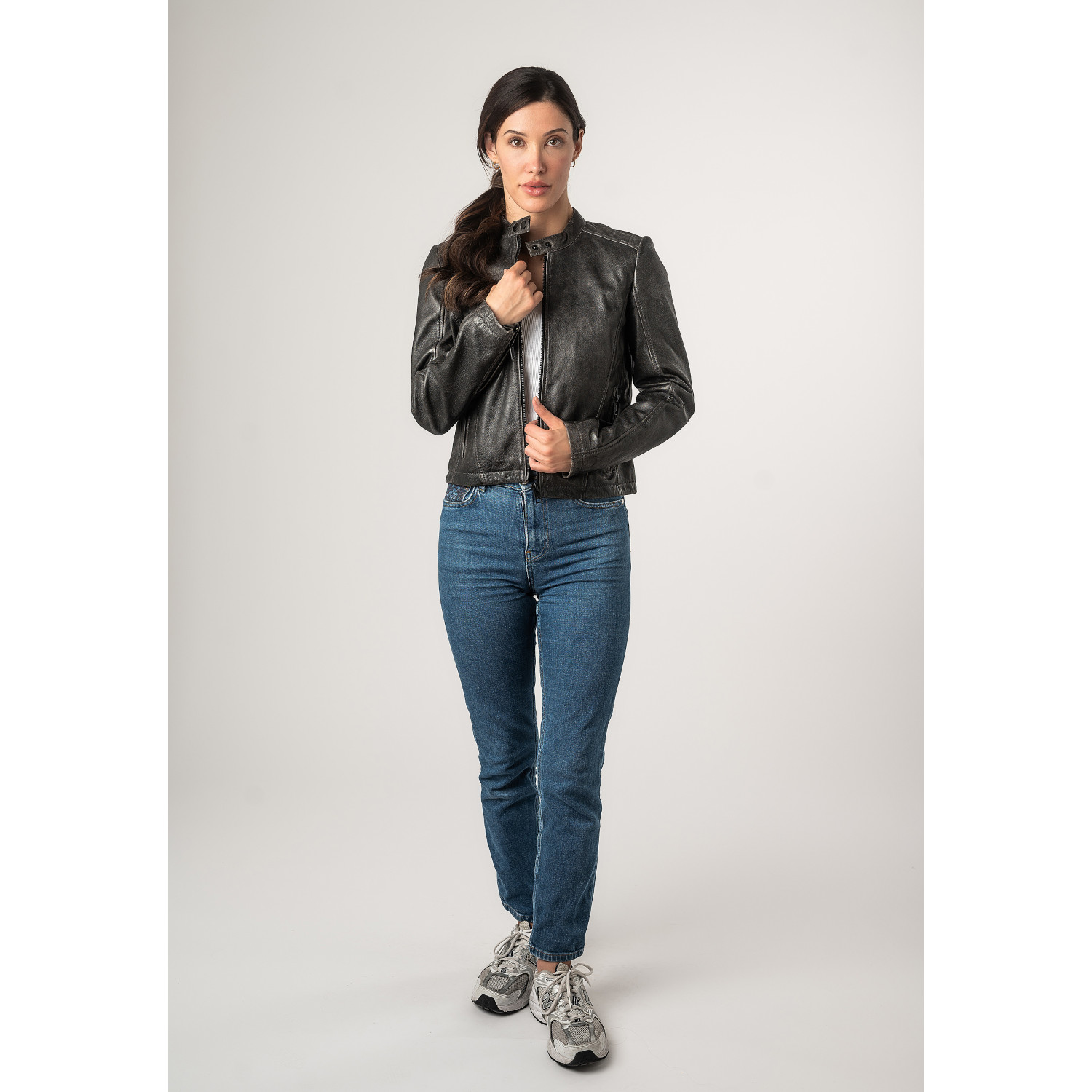 2WRayla 2.0 by Mauritius – Geacă piele gri vintage Slim Fit Geacă de piele damă gri vintage 2.0 by Mauritius 2WRayla cu șireturi laterale