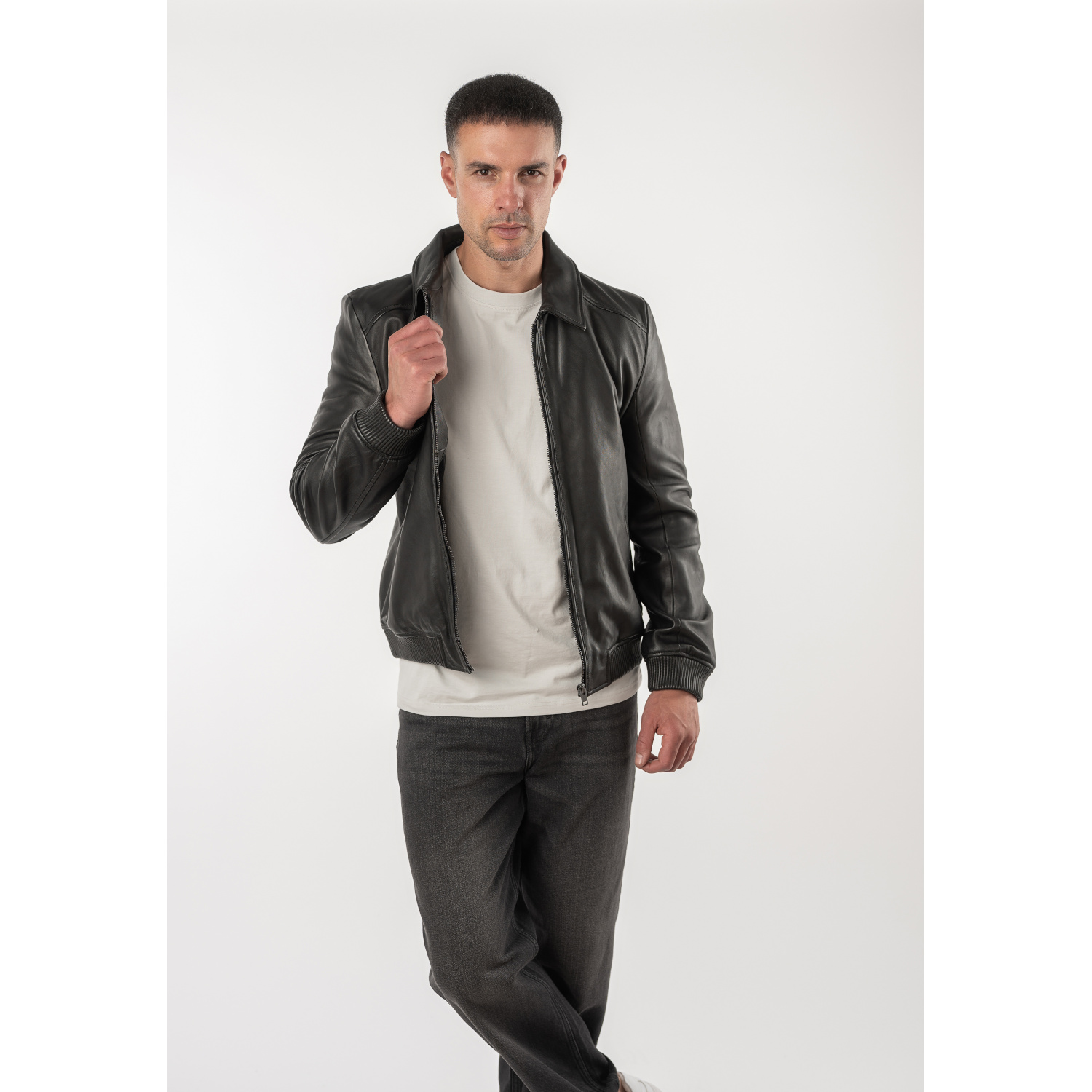 Mauritius Silver MSMGyan - Geacă de Piele Bărbați Neagră Regular Fit, Stil Bomber Modern Geacă de Piele Bărbați Mauritius Silver Neagră MSMGyan Stil Bomber