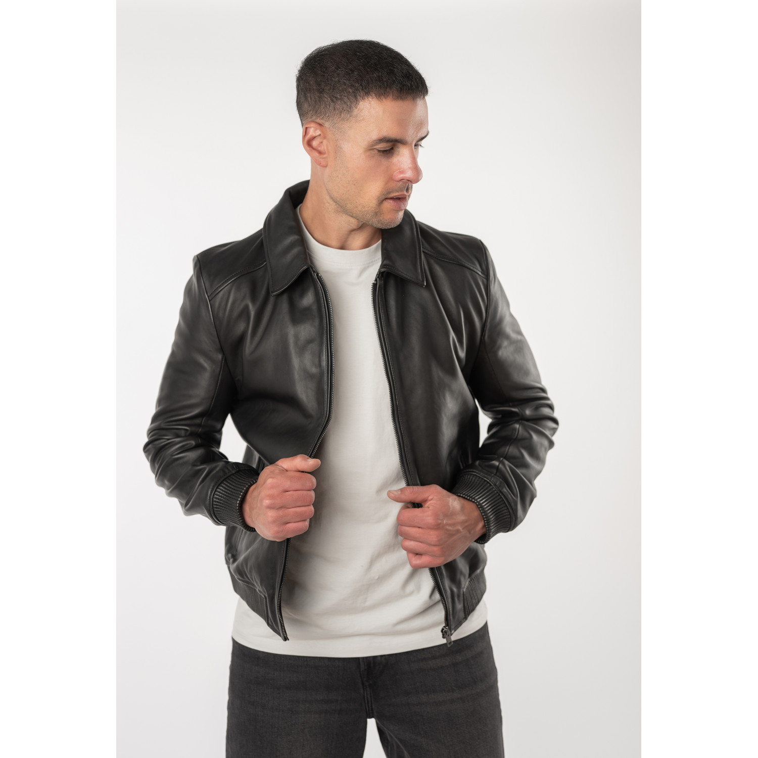 Mauritius Silver MSMGyan - Geacă de Piele Bărbați Neagră Regular Fit, Stil Bomber Modern Geacă de Piele Bărbați Mauritius Silver Neagră MSMGyan Stil Bomber