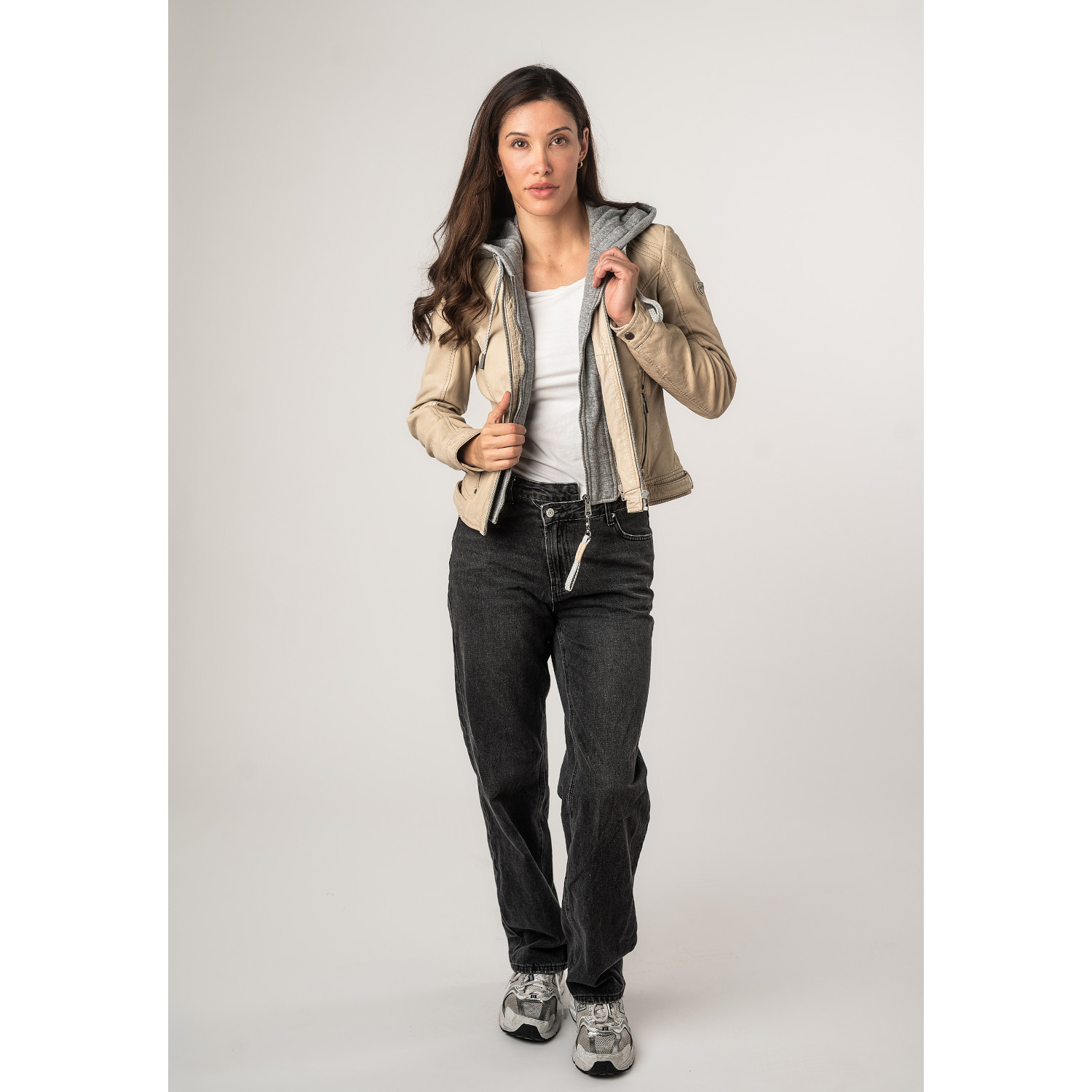 Geaca piele naturala dama Mauritius Mwadila alb murdar - vedere frontala biker