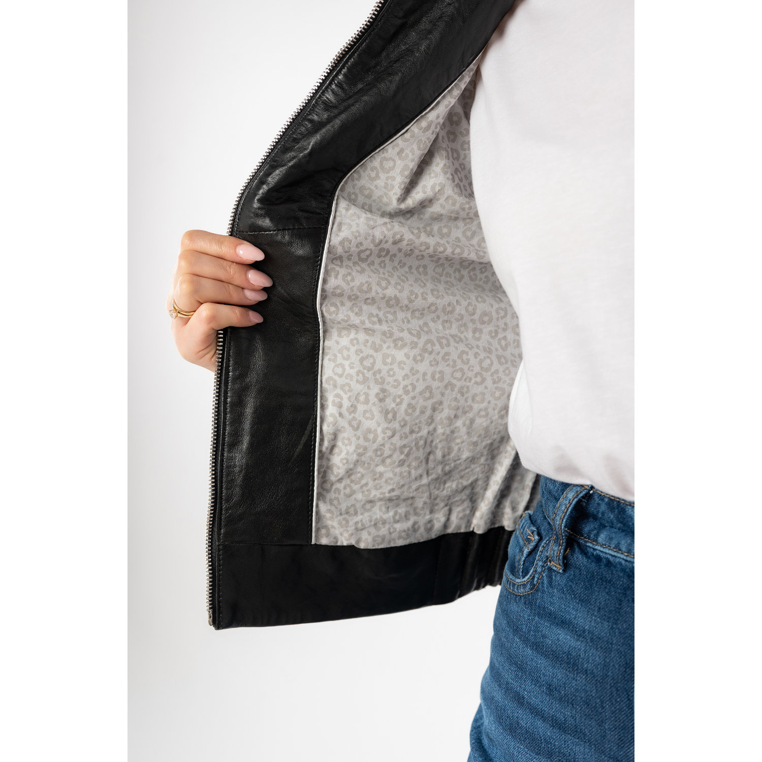 geaca piele dama mauritius neagra mwcassie stil bomber neted talie elastica