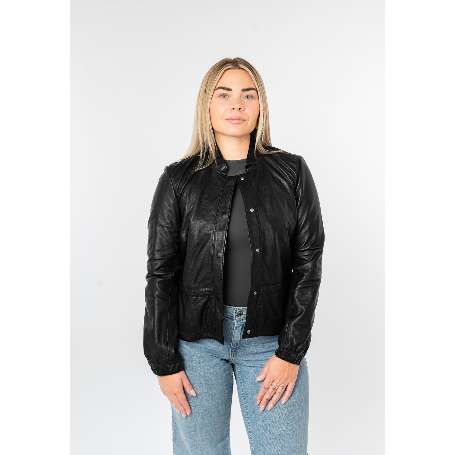 Geacă scurtă piele damă neagră Mauritius MWEliz model minimalist
