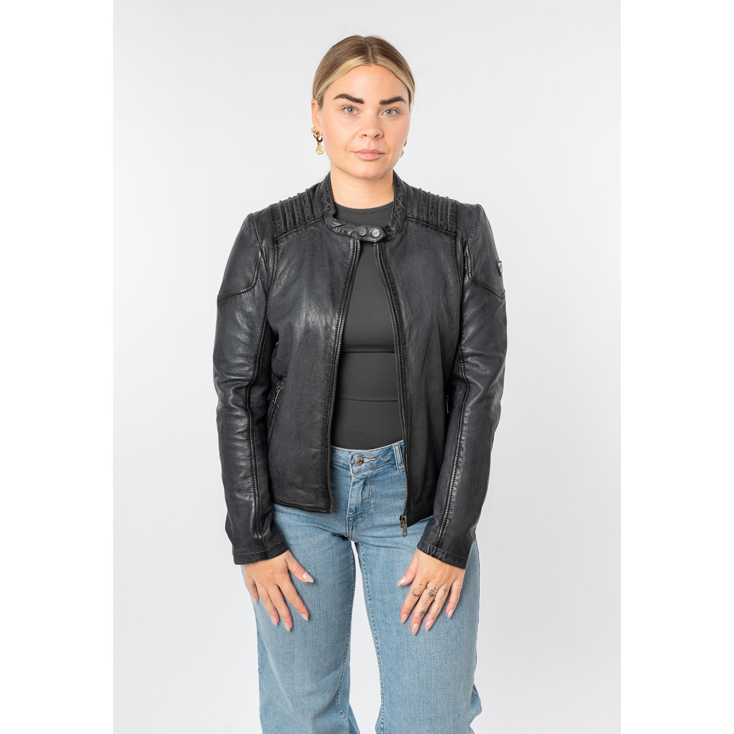 Mauritius MWGionna Antracit – Geacă piele damă stil biker modern Geacă de piele damă antracit Mauritius MWGionna cu guler stand-up și umeri în relief