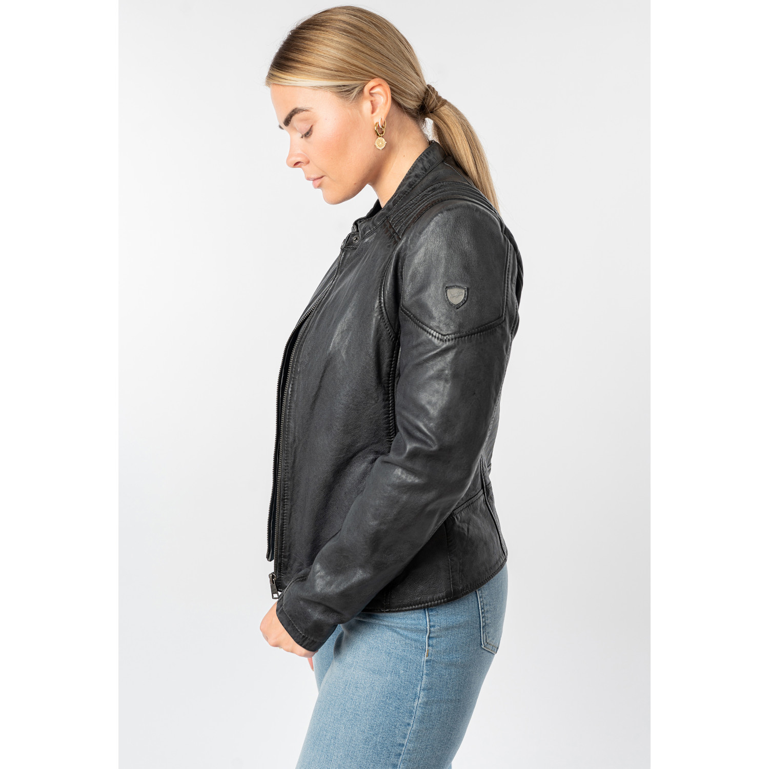 Mauritius MWGionna Antracit – Geacă piele damă stil biker modern Geacă de piele damă antracit Mauritius MWGionna cu guler stand-up și umeri în relief