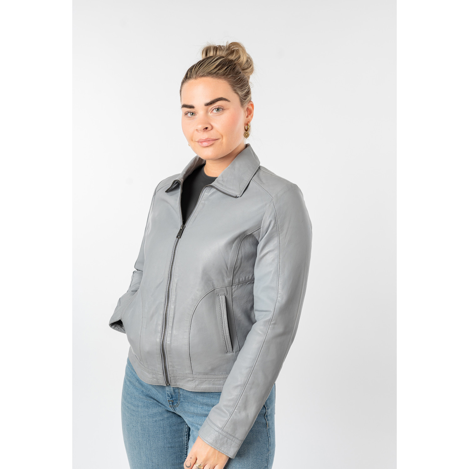 Geaca de Piele Dama Mauritius Albastru Deschis MWKaroh – Geci de Piele Geaca de Piele Dama Mauritius Albastru Deschis MWKaroh – Geci de Piele