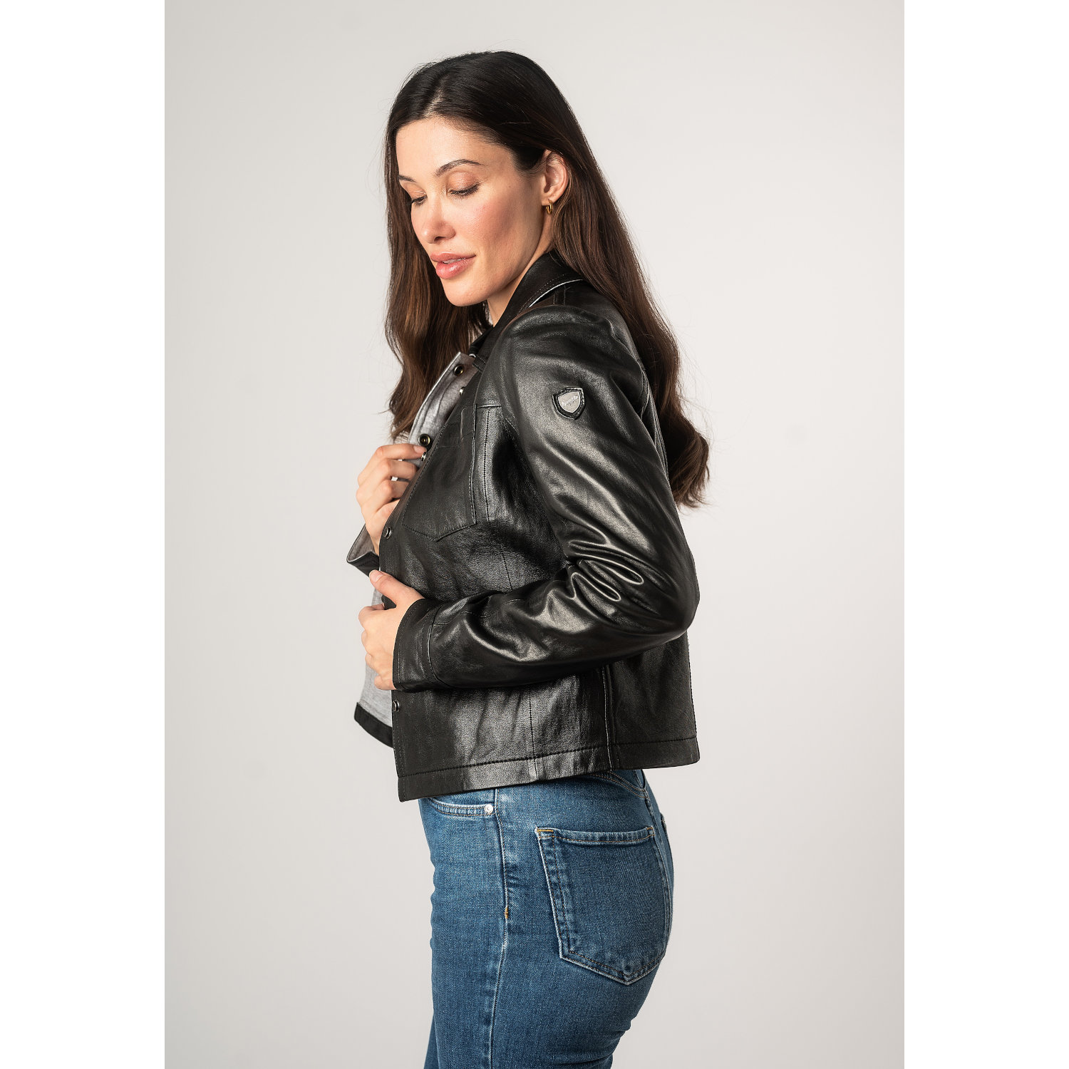 geaca scurta piele dama mauritius mwlefei neagra stil camasa cu capse