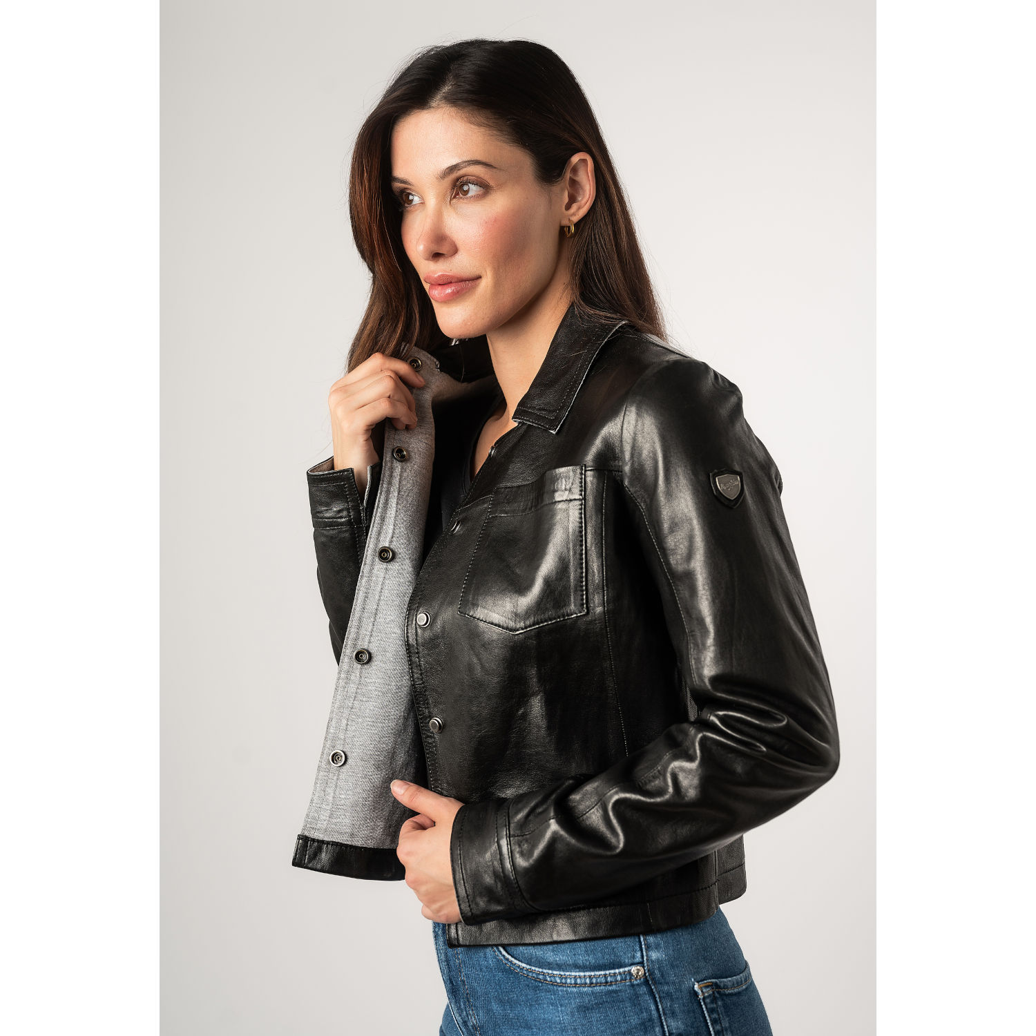 geaca scurta piele dama mauritius mwlefei neagra stil camasa cu capse