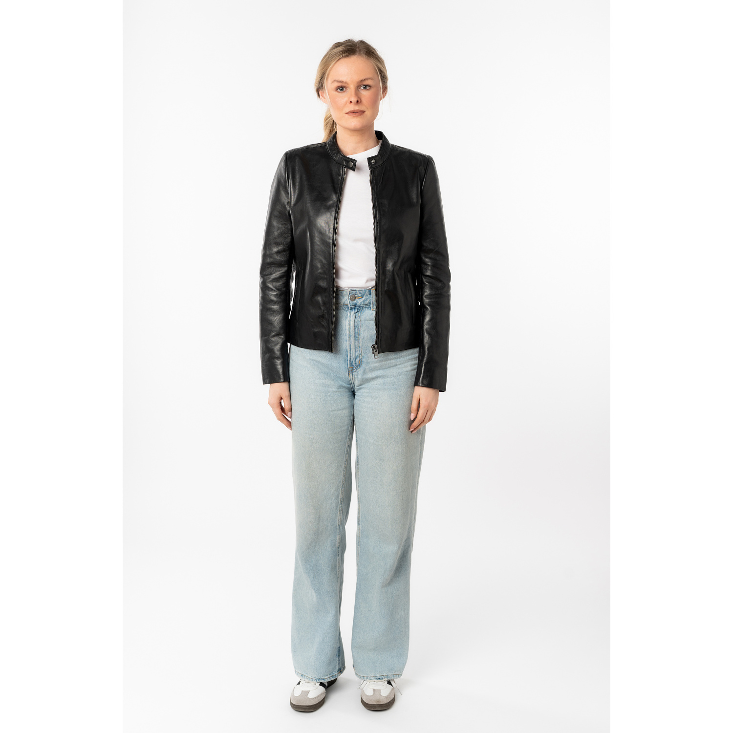 Geaca Piele Mauritius MWMair - Model Negru Minimalist geaca piele dama mauritius neagra mwmair slim fit insertii elastice laterale guler stand-up