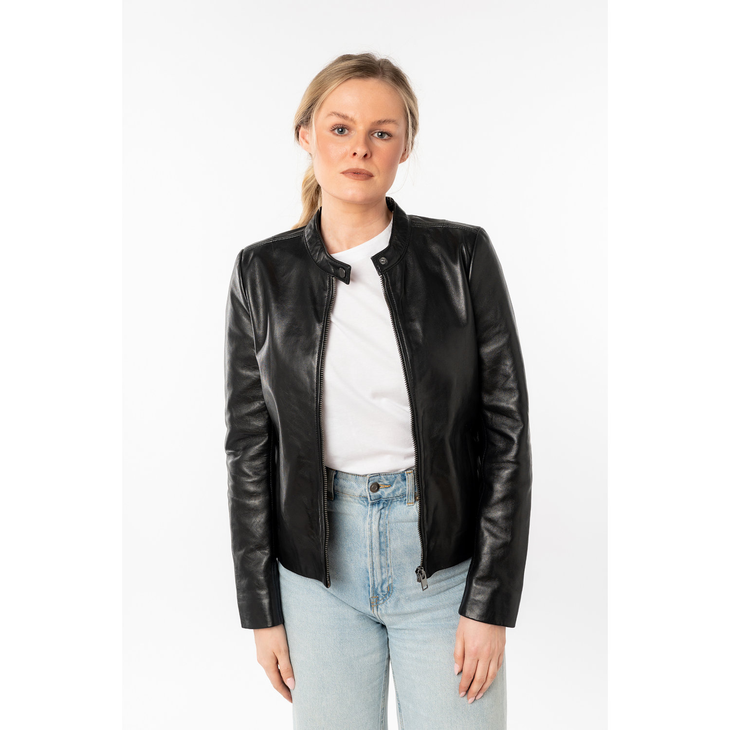Geaca Piele Mauritius MWMair - Model Negru Minimalist geaca piele dama mauritius neagra mwmair slim fit insertii elastice laterale guler stand-up