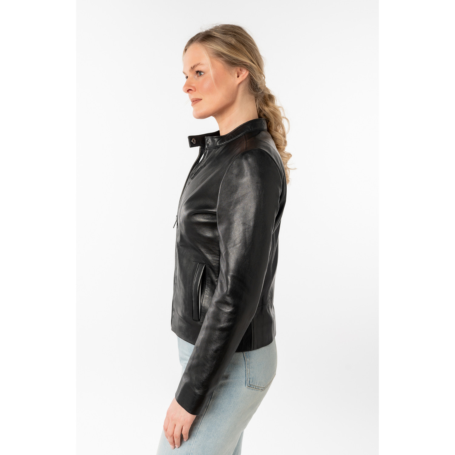 Geaca Piele Mauritius MWMair - Model Negru Minimalist geaca piele dama mauritius neagra mwmair slim fit insertii elastice laterale guler stand-up