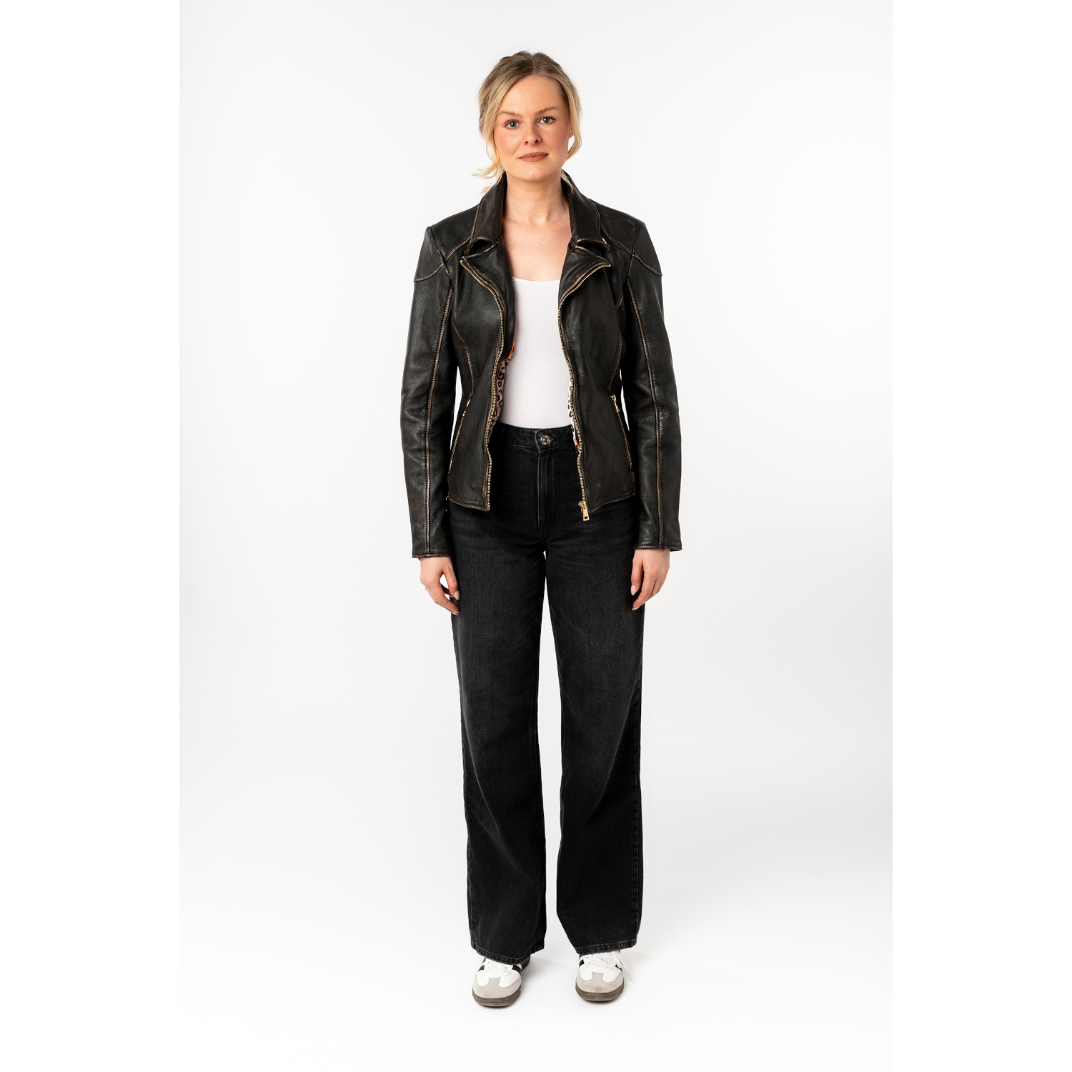 Mauritius MWPeetho – Geacă piele damă negru vintage cu accente aurii Geacă de piele damă negru bej Mauritius MWPeetho biker vintage cu fermoar auriu