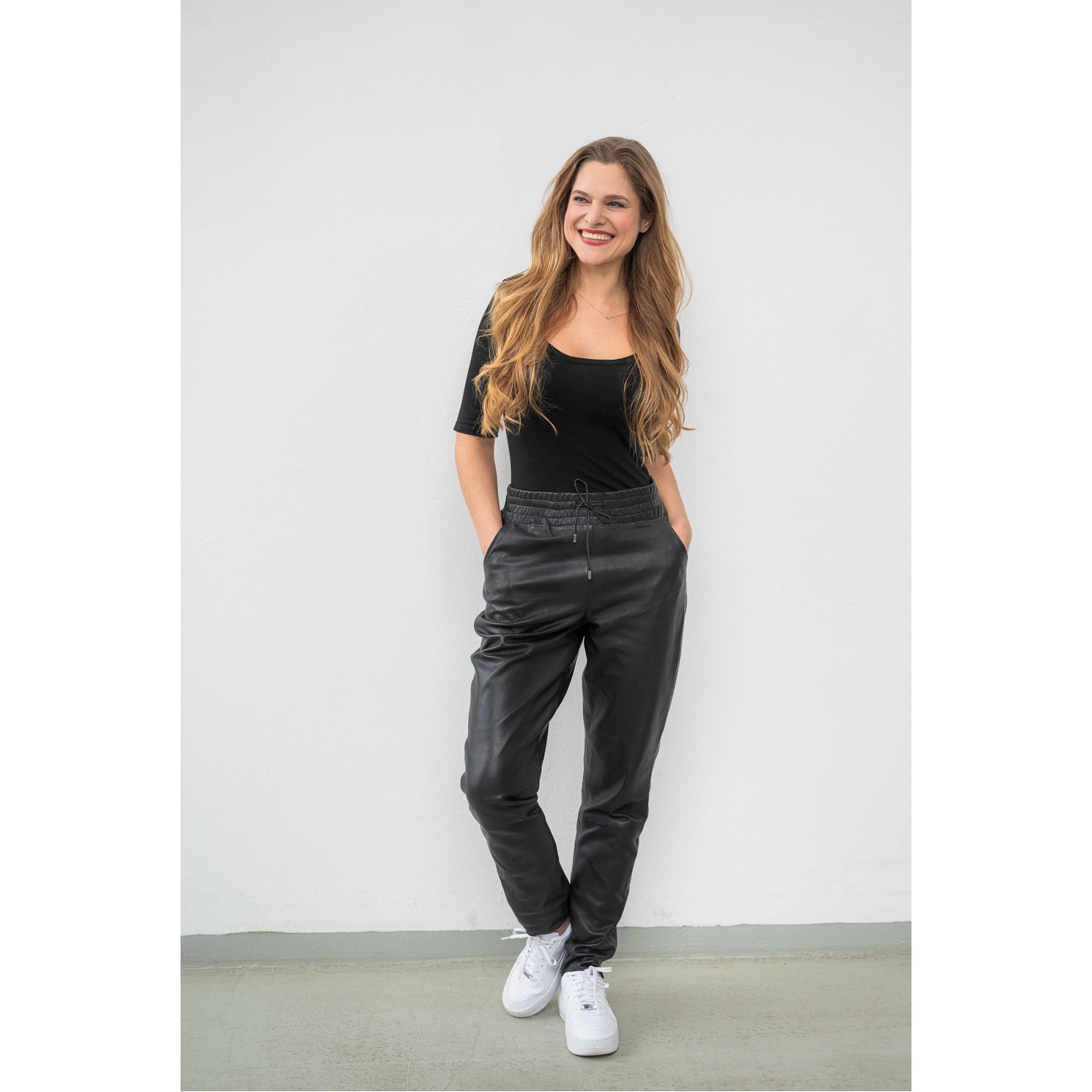 Pantaloni de piele damă Mauritius MWTamika – negru Pantaloni de piele damă Mauritius MWTamika, negru, vedere frontală