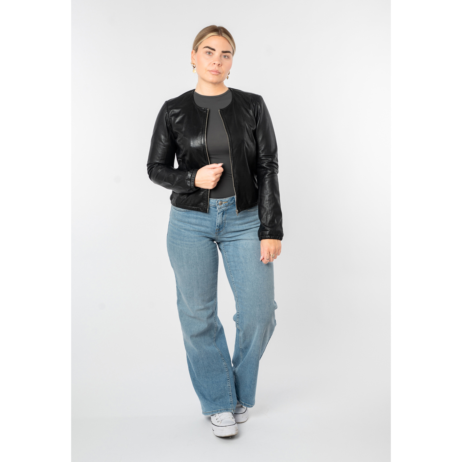 Mauritius MWYanna geacă scurtă de piele damă neagră bolero elegant Geacă scurtă de piele damă Mauritius MWYanna neagră tip bolero stil minimalist