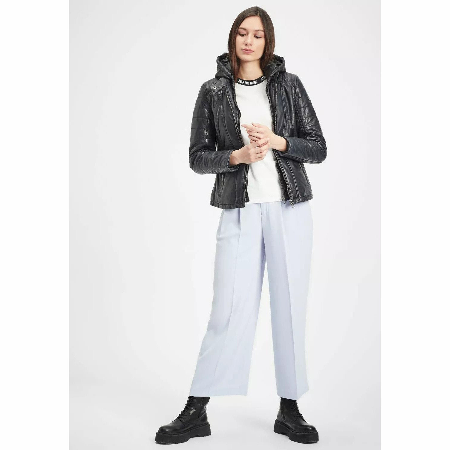 Geaca de Piele Dama Gipsy Negru/Bleumarin GWMera LACEV – IMBRACAMINTE Geaca de Piele Dama Gipsy Negru/Bleumarin GWMera LACEV – IMBRACAMINTE