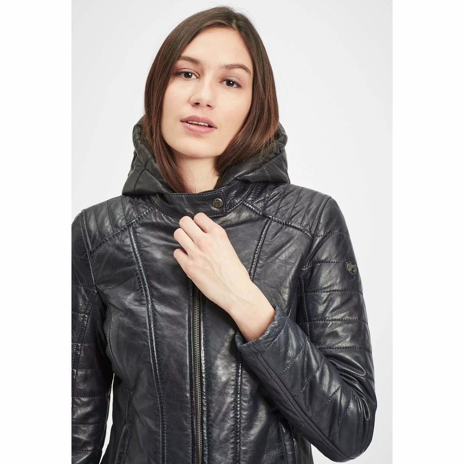 Geaca de Piele Dama Gipsy Negru/Bleumarin GWMera LACEV – IMBRACAMINTE Geaca de Piele Dama Gipsy Negru/Bleumarin GWMera LACEV – IMBRACAMINTE