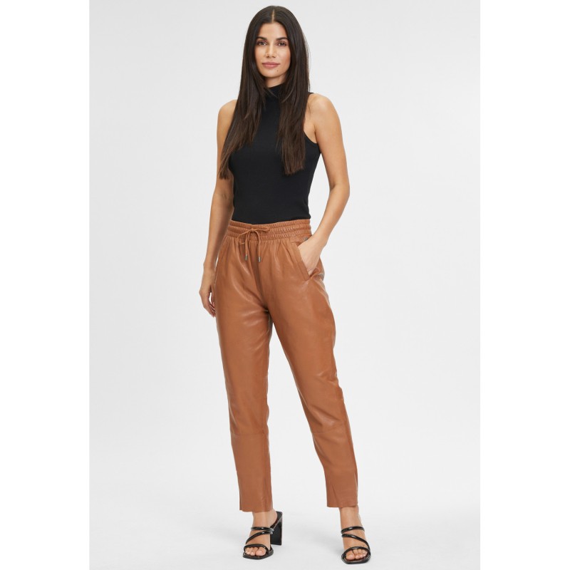 Pantaloni de Piele Dama Gipsy Coniac GWTariza – IMBRACAMINTE Pantaloni de Piele Dama Gipsy Coniac GWTariza – IMBRACAMINTE